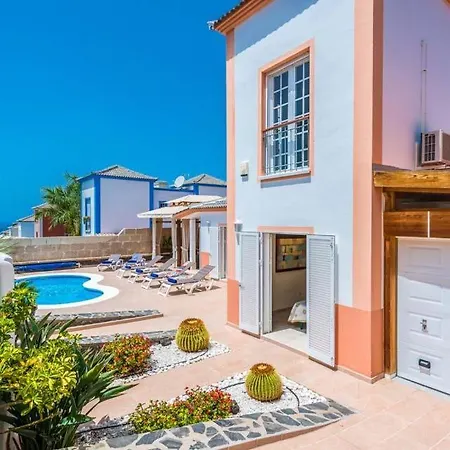 Playa De Fanabe Sleeps 6 With Pool Air Con And Wifi Villa Costa Adeje (Tenerife)