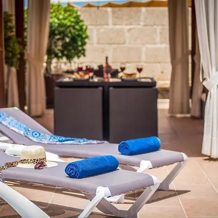 Playa De Fanabe Sleeps 6 With Pool Air Con And Wifi Villa *