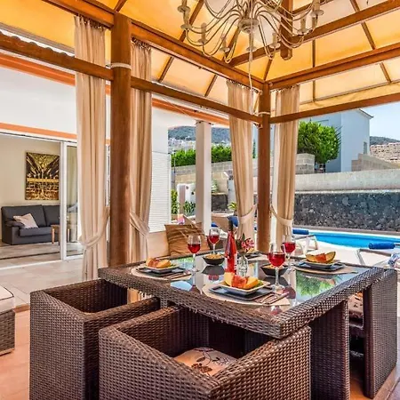 Playa De Fanabe Sleeps 6 With Pool Air Con And Wifi Costa Adeje (Tenerife)