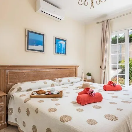 别墅 Playa De Fanabe Sleeps 6 With Pool Air Con And Wifi